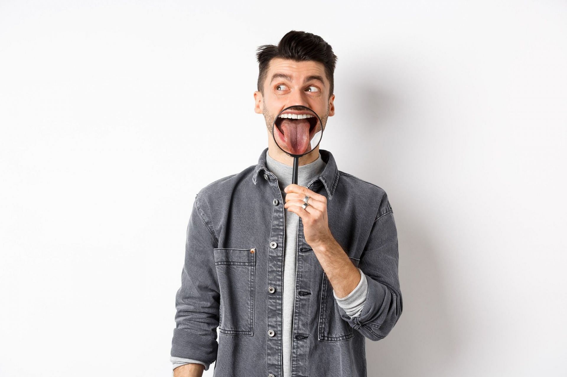 Cleanse your mouthwash with these homemade mouthwashes (Image by benzoix on Freepik)